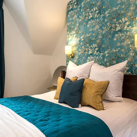 Charming & Central Pipe Lane House Bristol